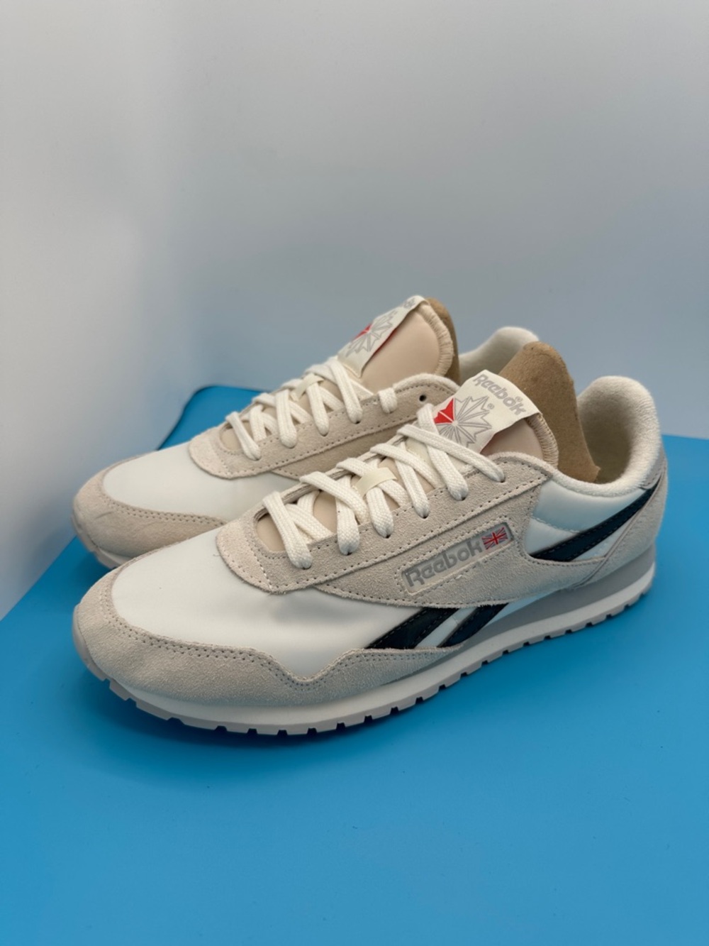 NEW! Reebok Classic AZ Women’s size 10. Brand new in box!
